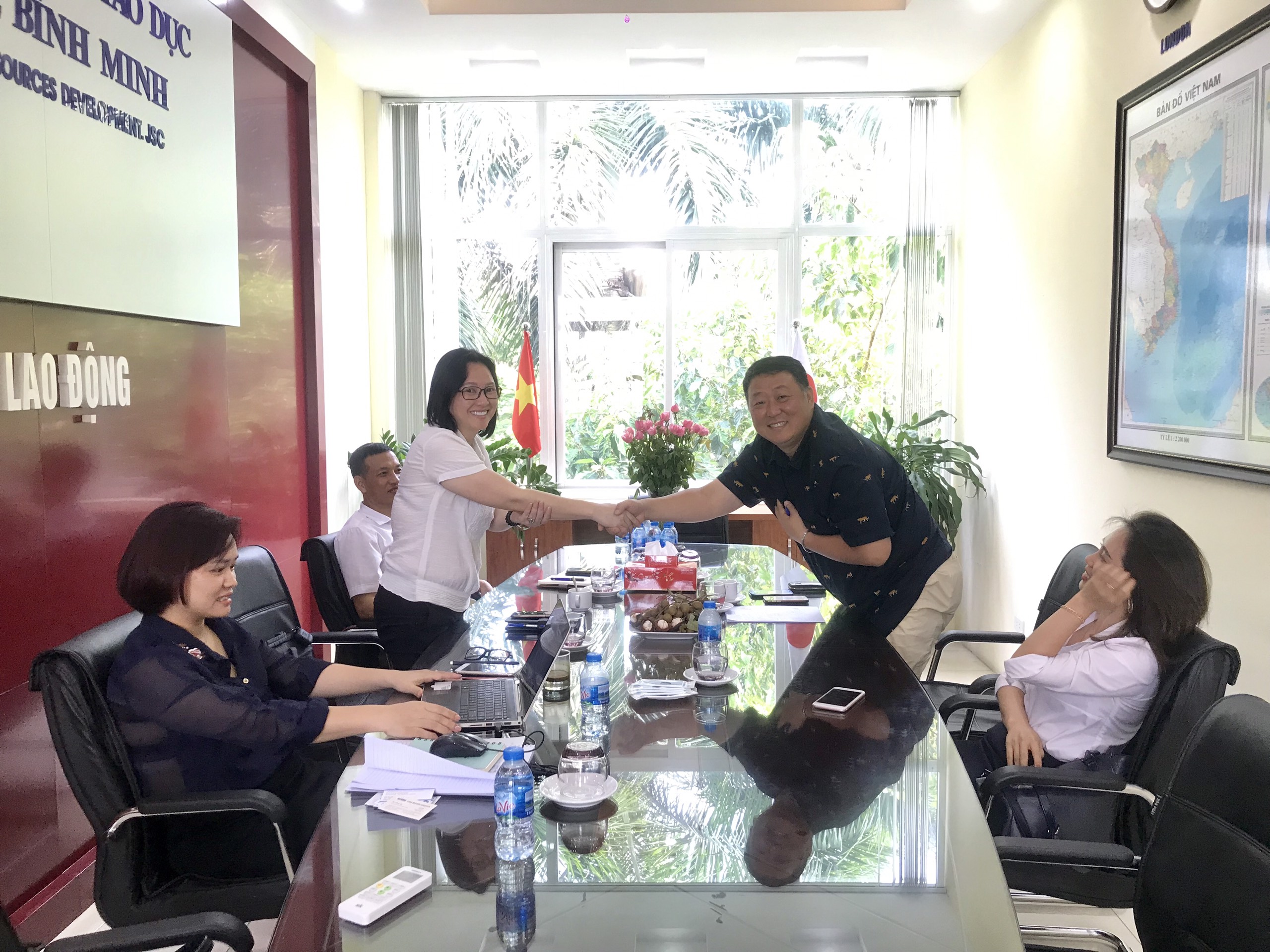 HÂN HẠNH ĐÓN TIẾP GIÁM ĐỐC ĐỐI NGOẠI CỦA TẬP ĐOÀN AONE LINK TỚI THĂM VÀ LÀM VIỆC TẠI BÌNH MINH