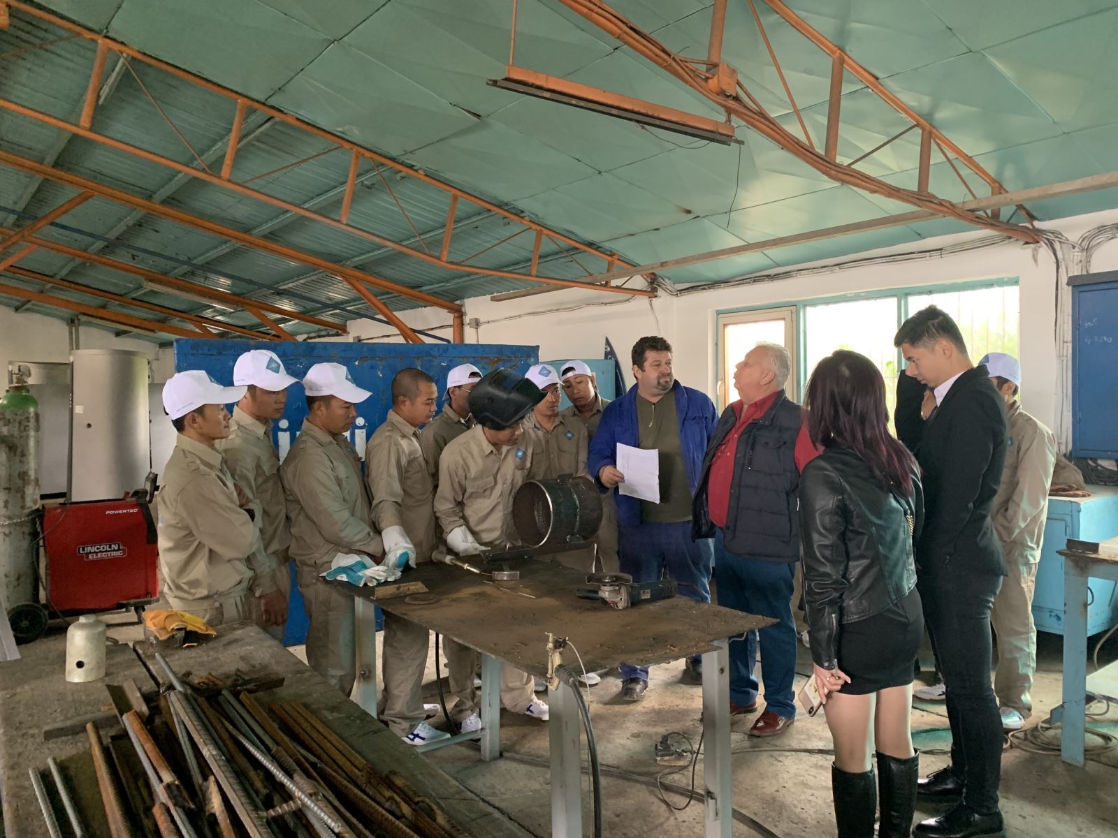 PHOTOS IN THE FIRST WORKING DAY OF VIETNAMESE LABORERS AT ROMANIA CONSTRUCTION CORPORATION.